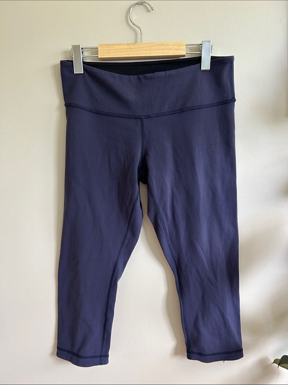 Lululemon Navy Cropped Performance Leggings